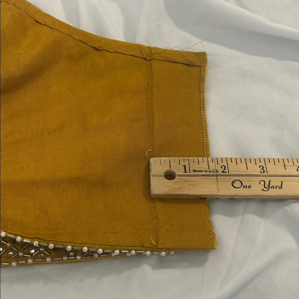 Lehenga charnyia choli yellow indian wedding wear gold. Net Duppatta
Pearls S. L - Picture 14 of 17